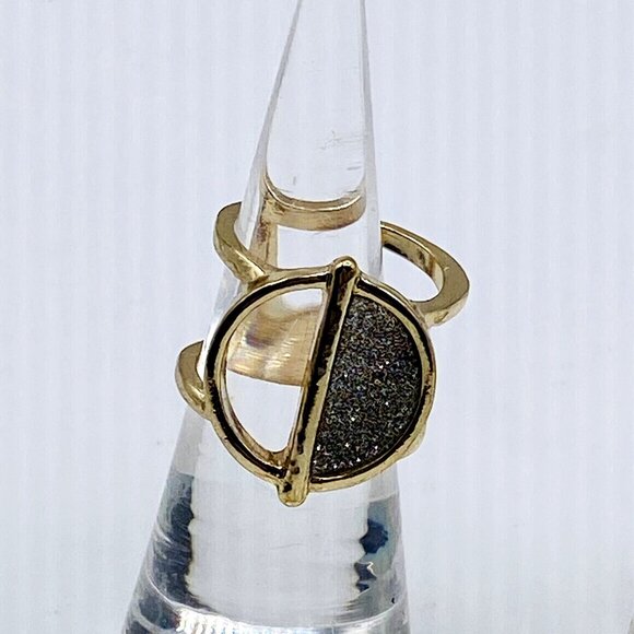 Set of 5 Gold Tone Fashion Rings Various Sizes New - Picture 2 of 5